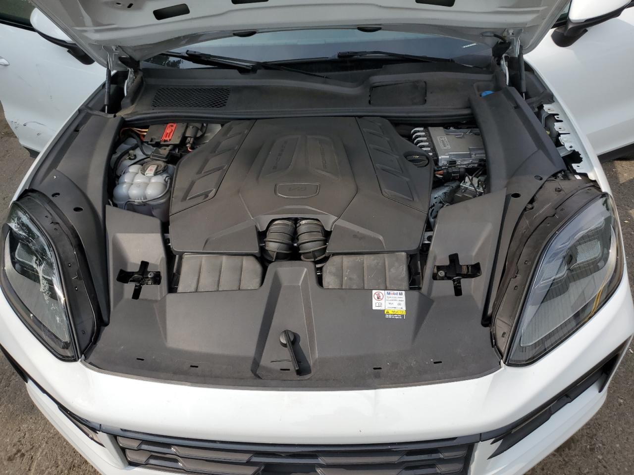 2024 PORSCHE CAYENNE