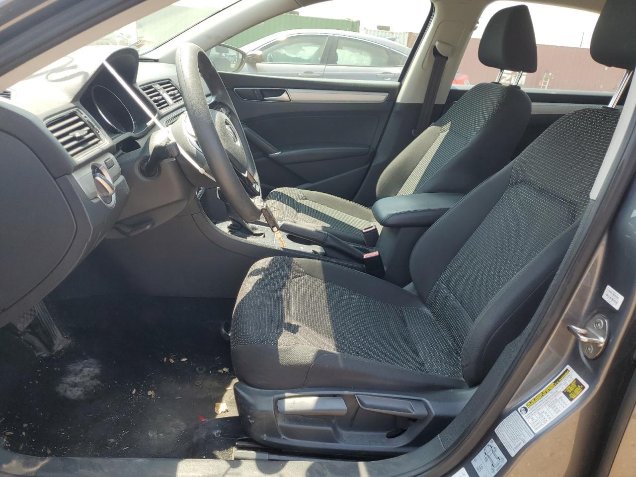 2016 VOLKSWAGEN Passat
