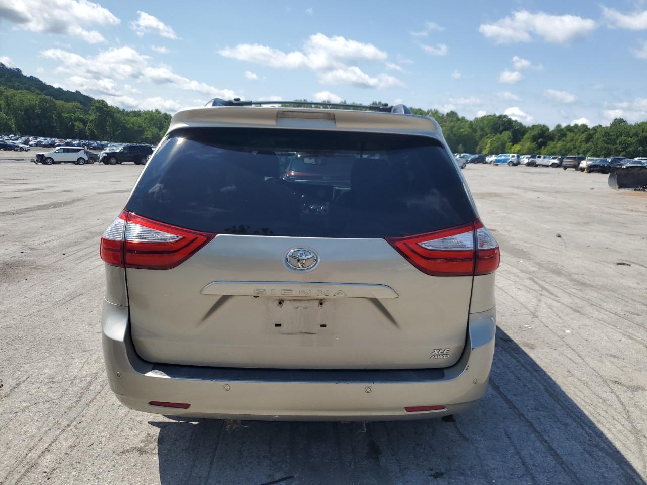 2015 TOYOTA SIENNA