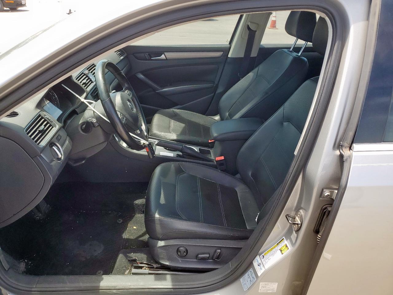 2014 VOLKSWAGEN Passat