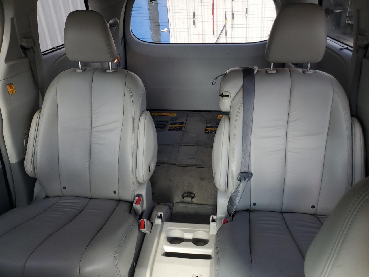 2012 TOYOTA SIENNA