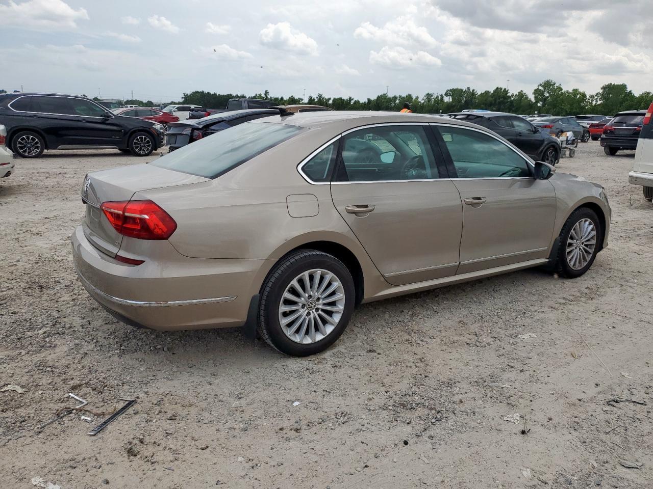 2016 VOLKSWAGEN Passat