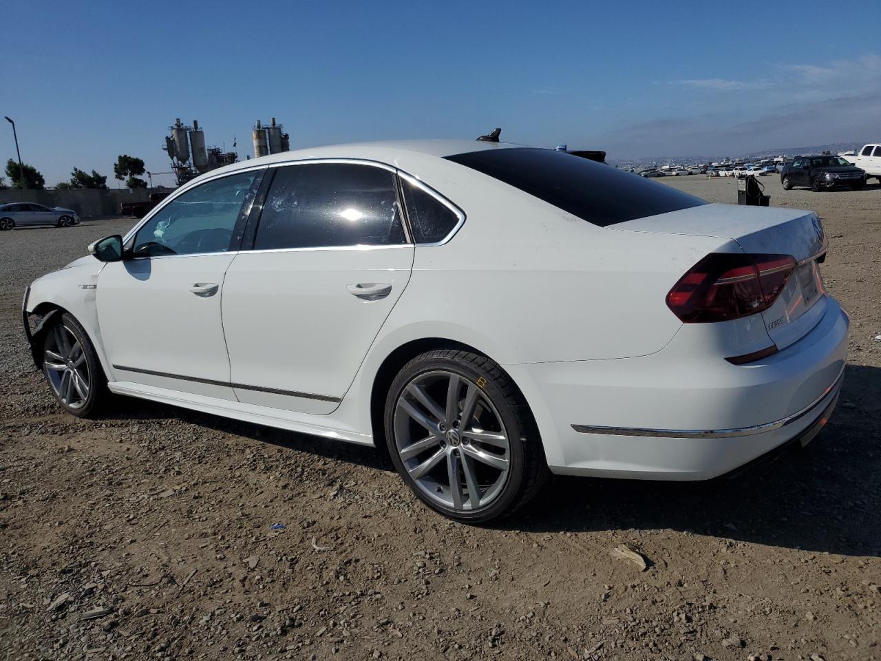 2017 VOLKSWAGEN Passat