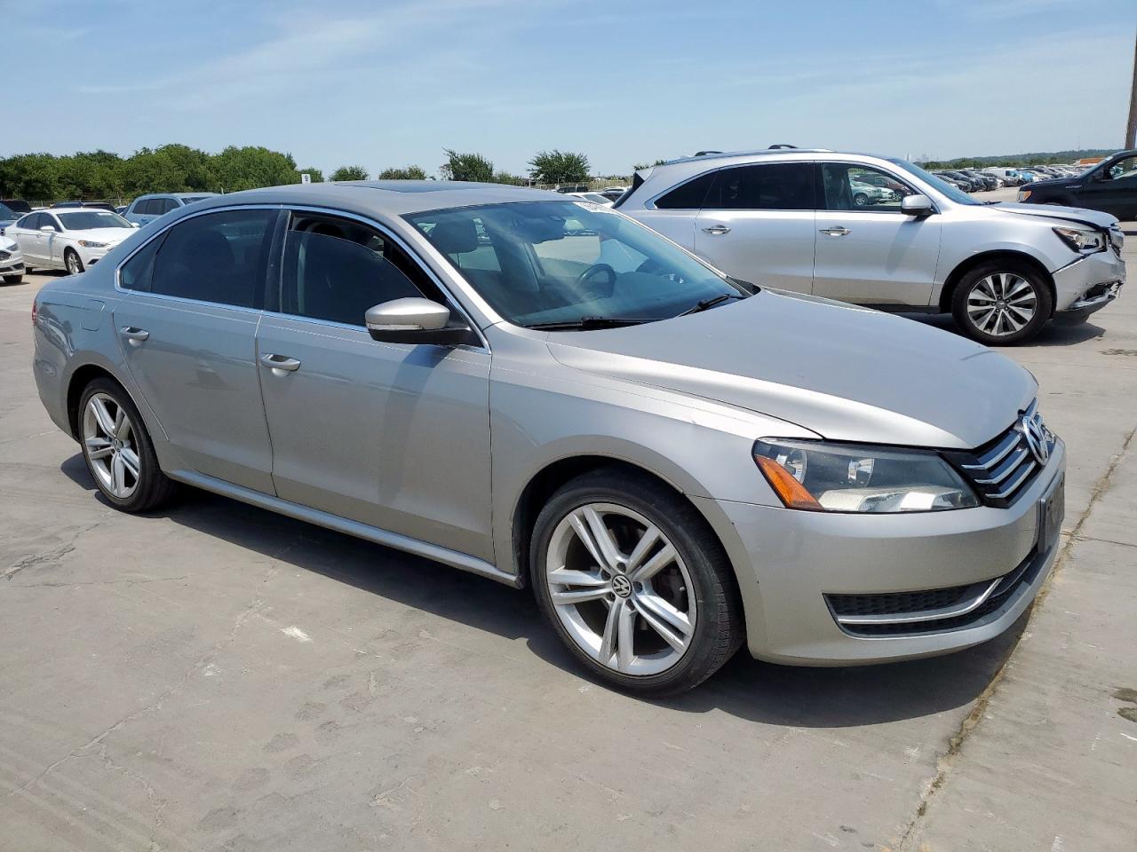 2014 VOLKSWAGEN Passat