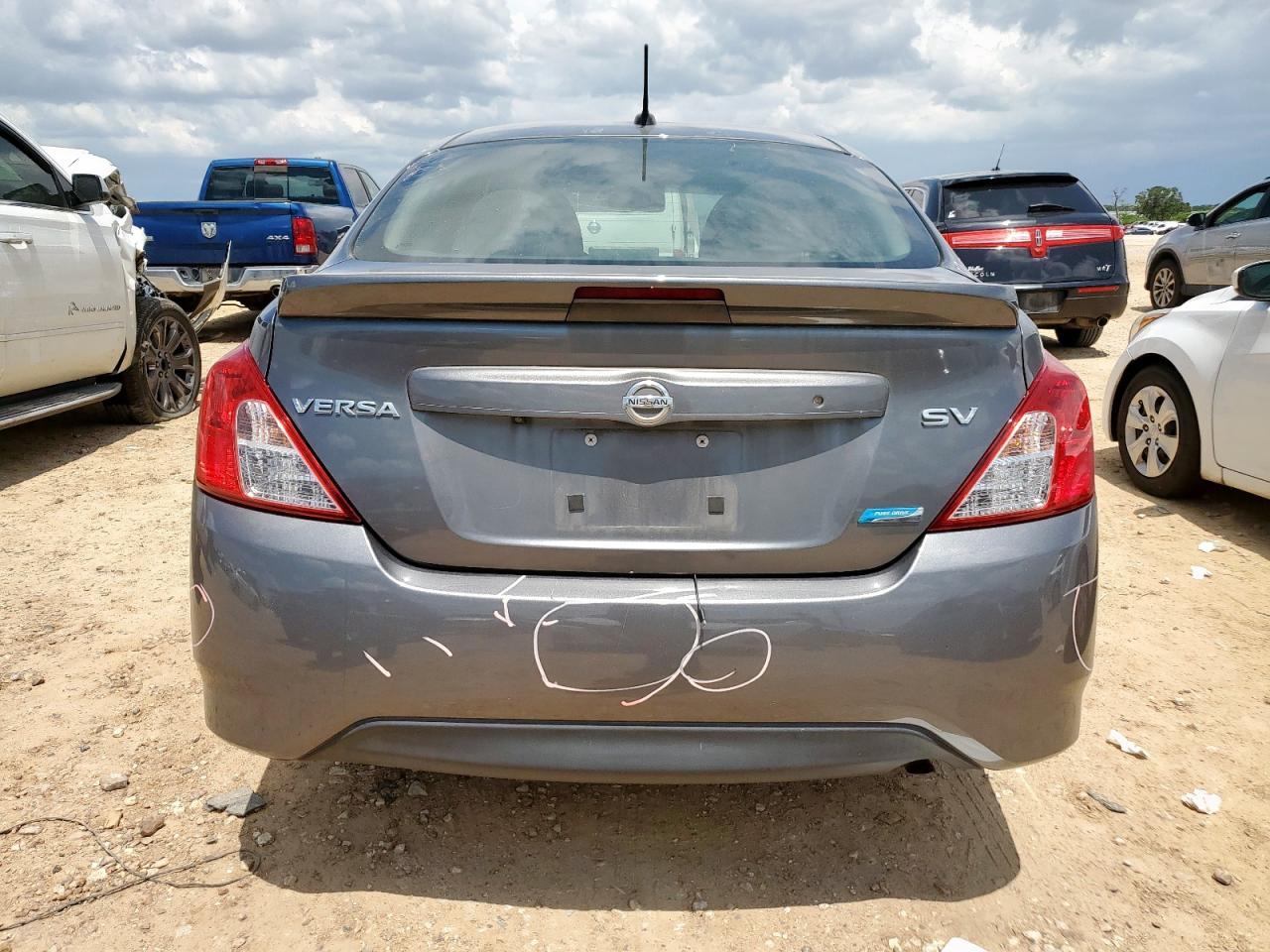 2016 NISSAN VERSA