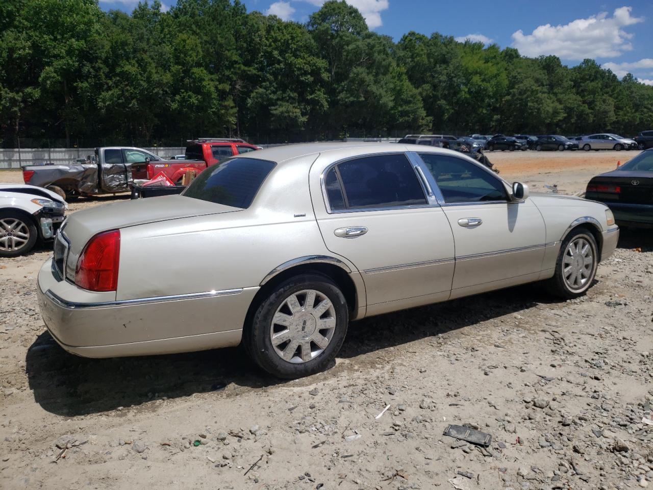 2005 LINCOLN Town Car