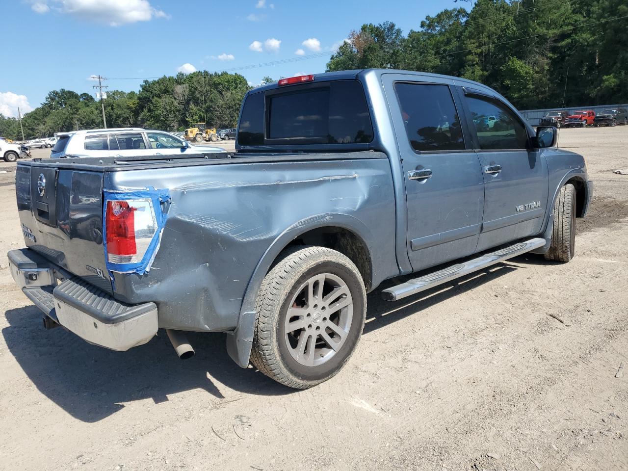 2011 NISSAN Titan