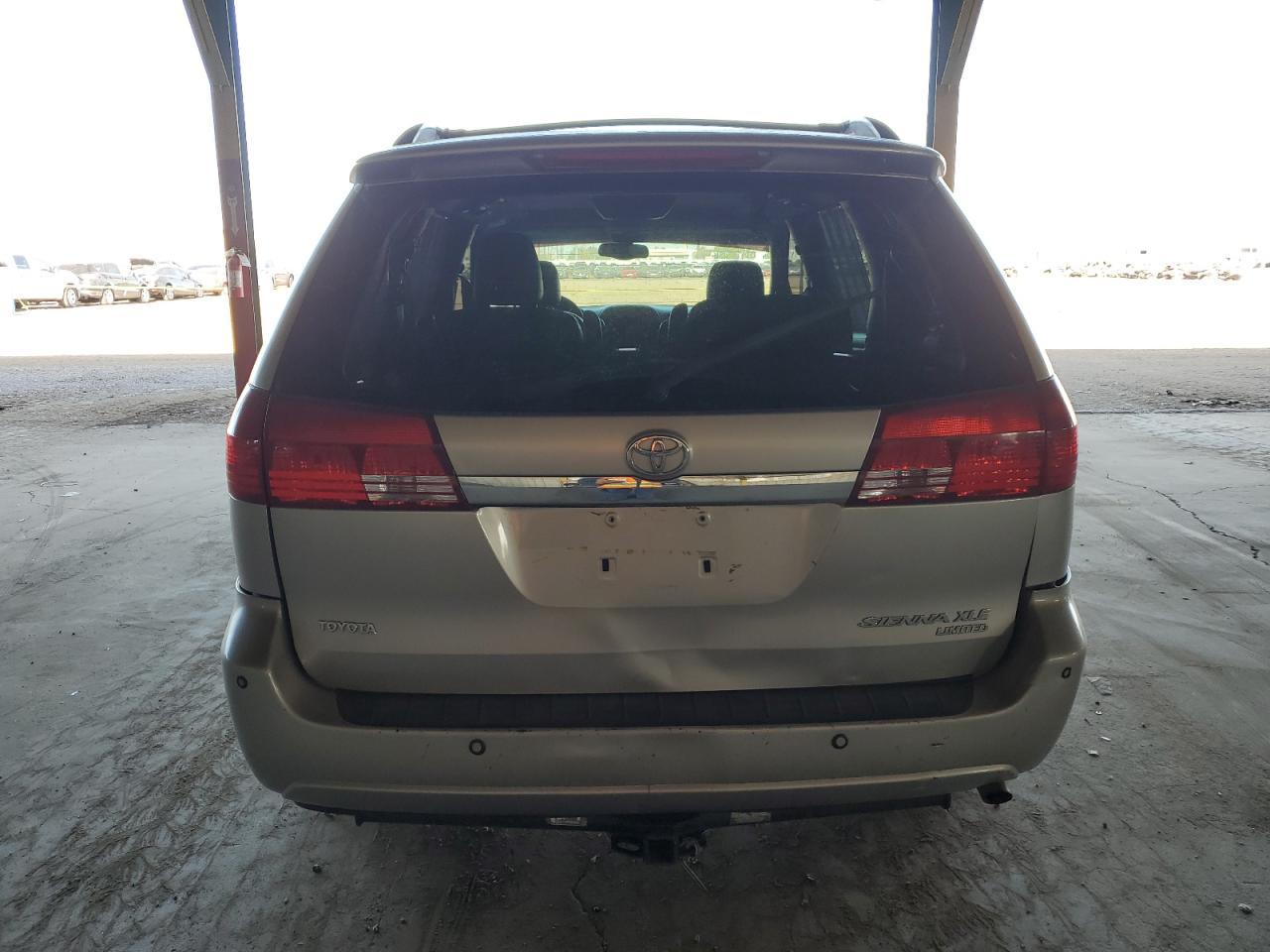2004 TOYOTA SIENNA