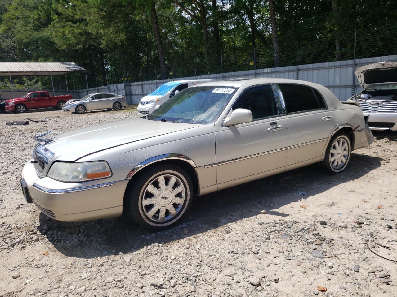 2005 LINCOLN Town Car