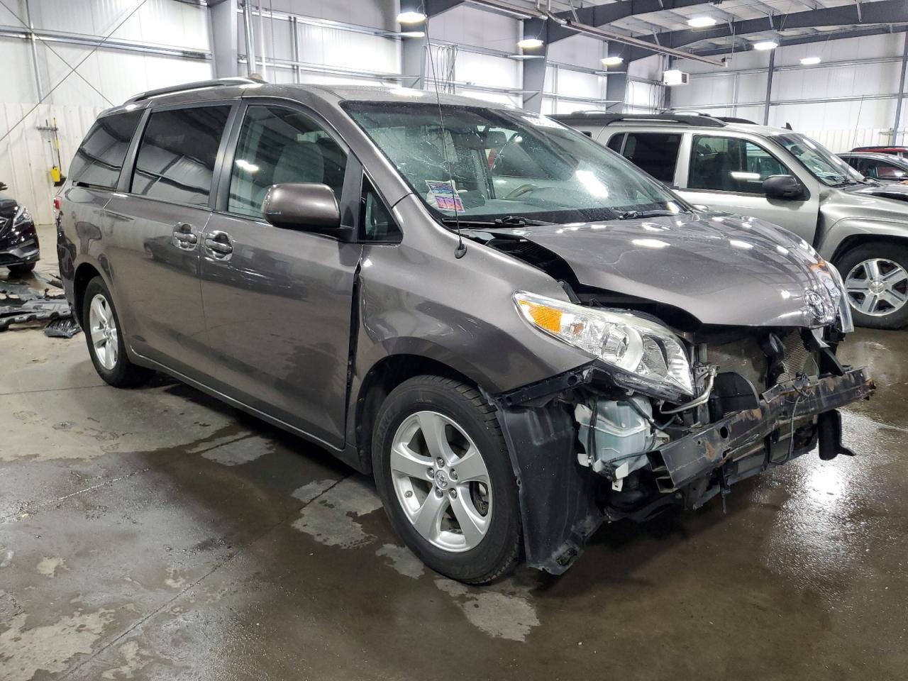 2014 TOYOTA SIENNA