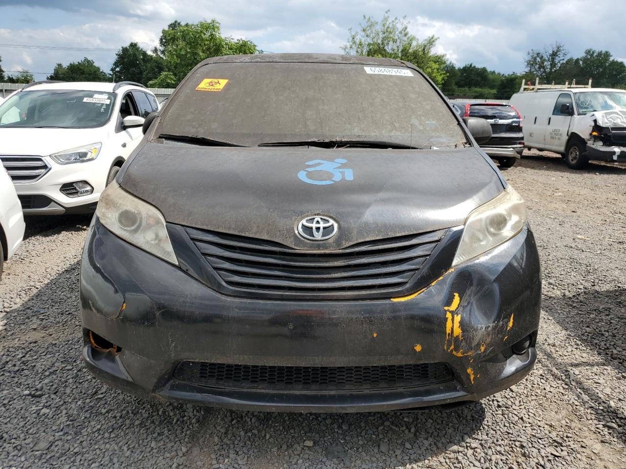 2015 TOYOTA SIENNA