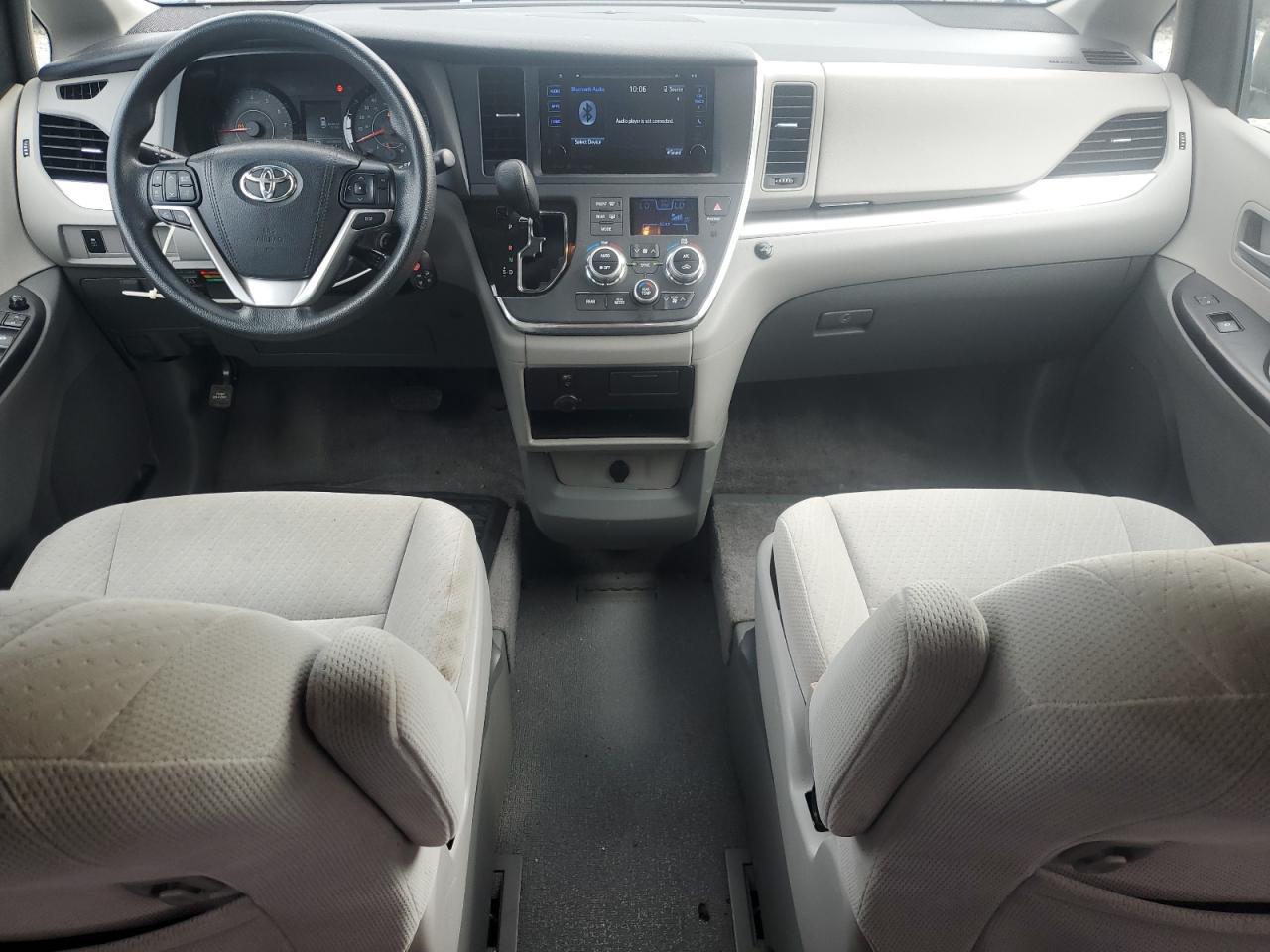 2017 TOYOTA SIENNA