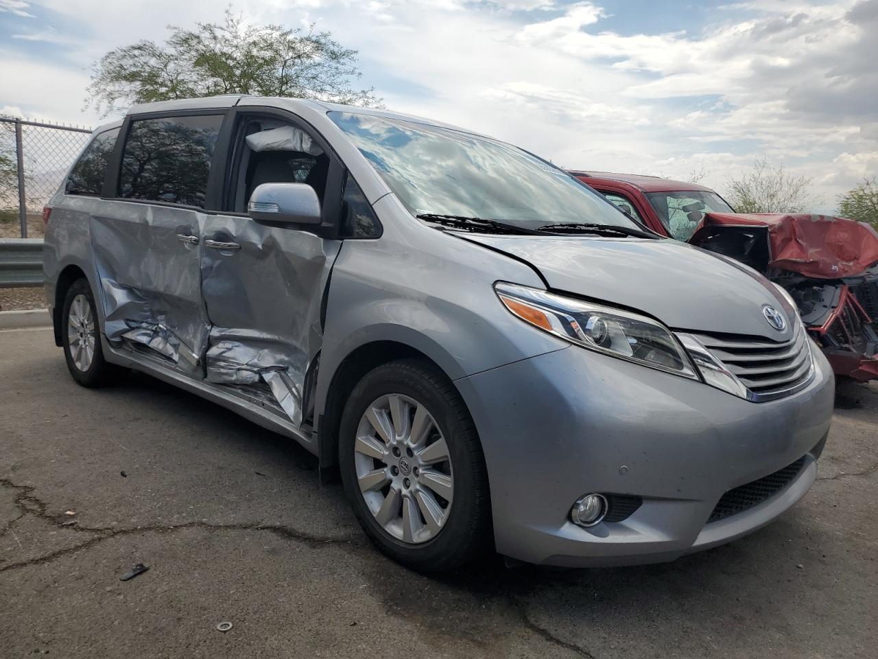 2015 TOYOTA SIENNA