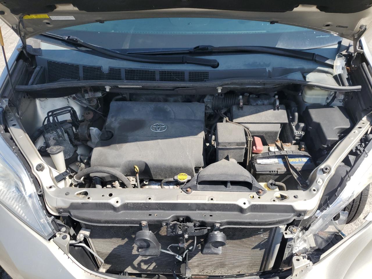 2015 TOYOTA SIENNA