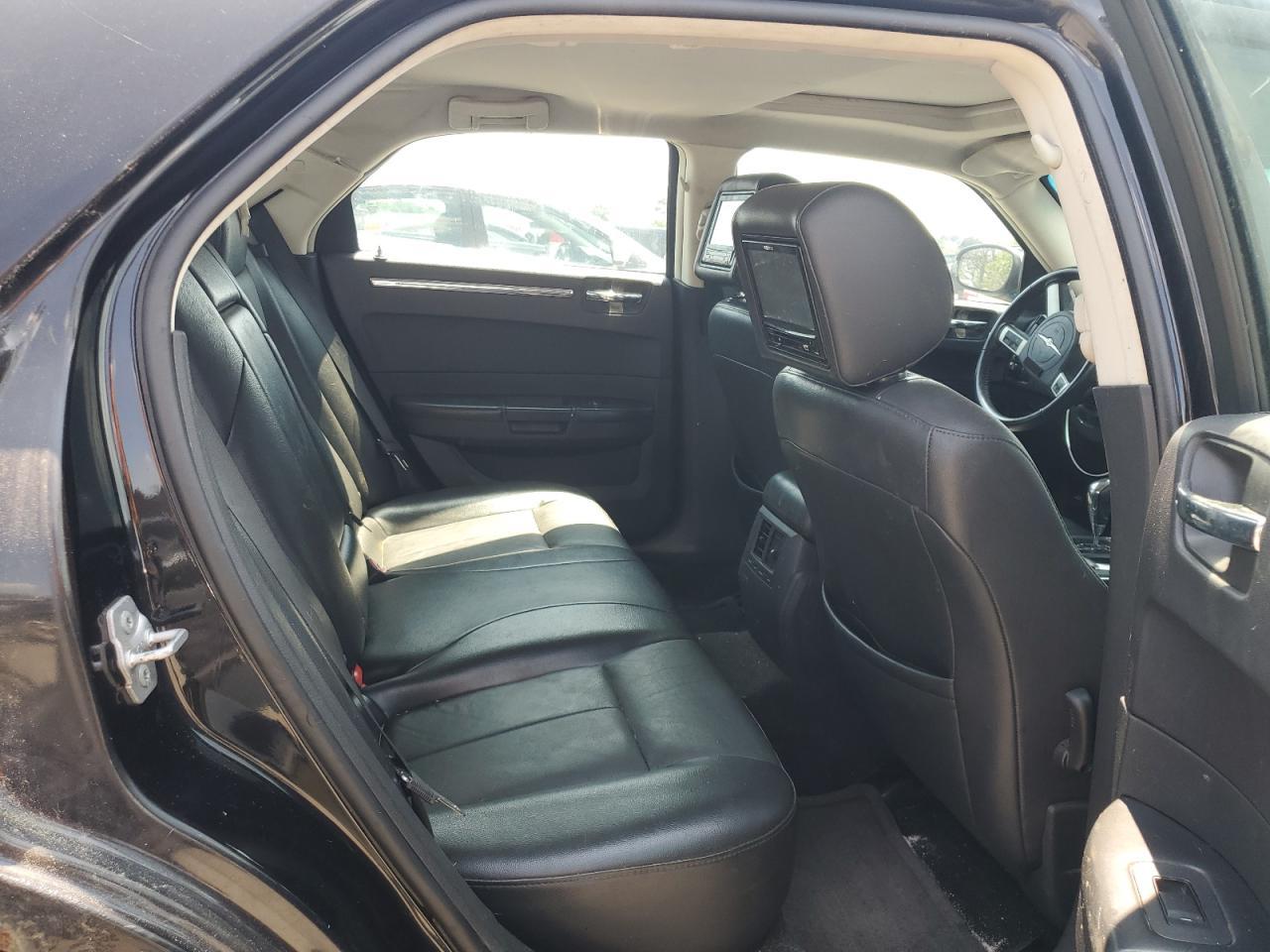 2010 CHRYSLER 300