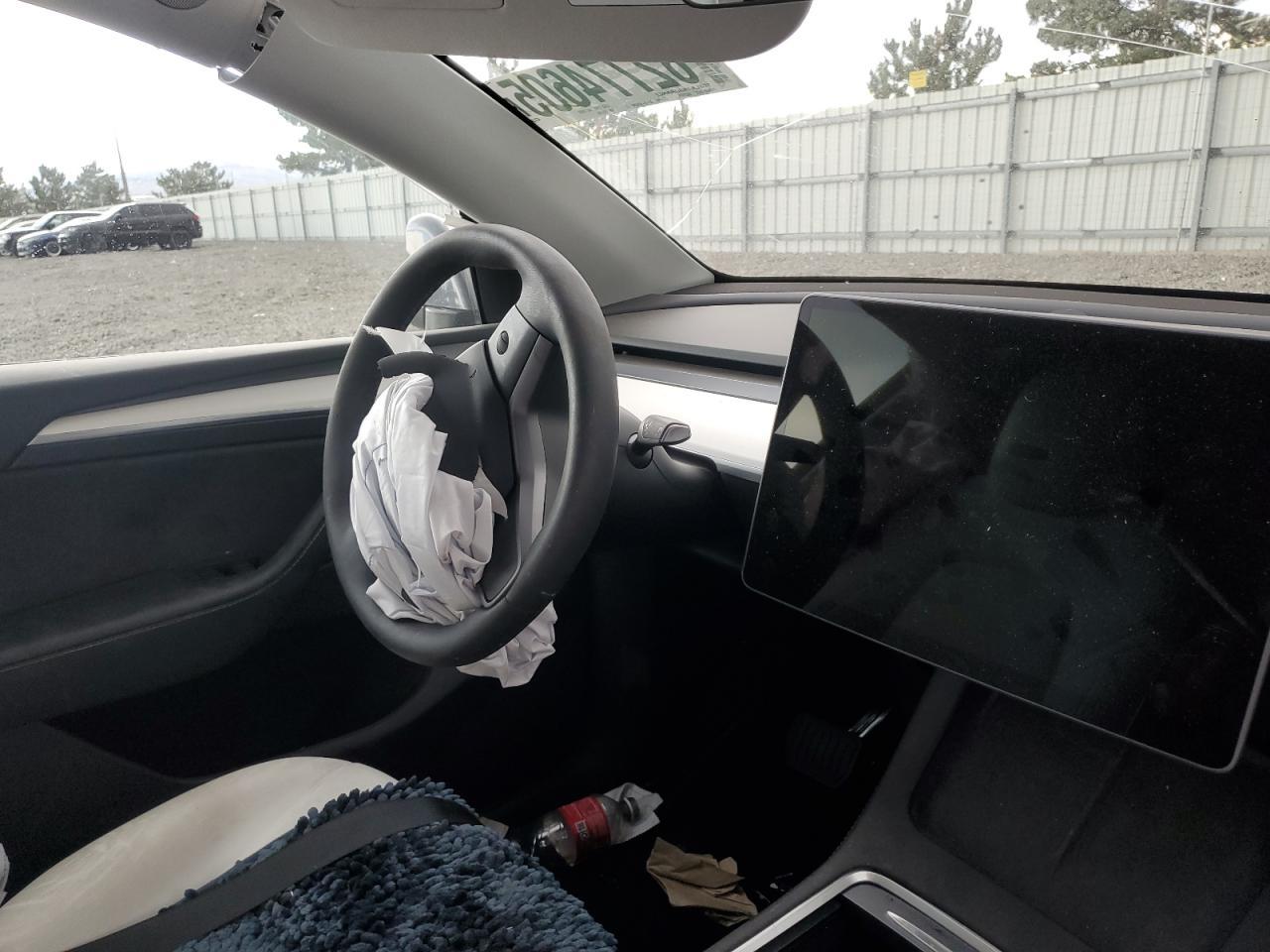 2025 TESLA MODEL Y