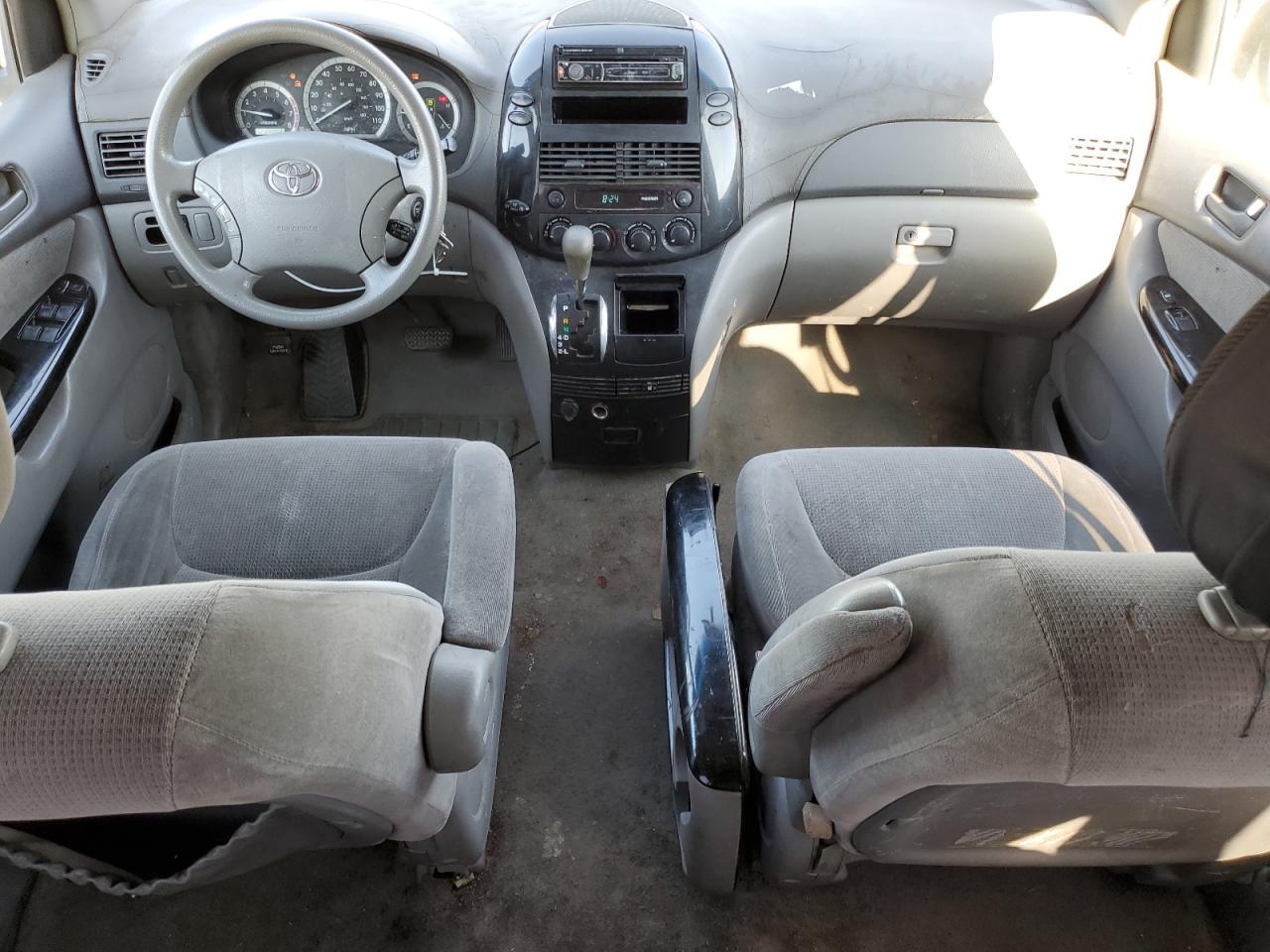2004 TOYOTA SIENNA