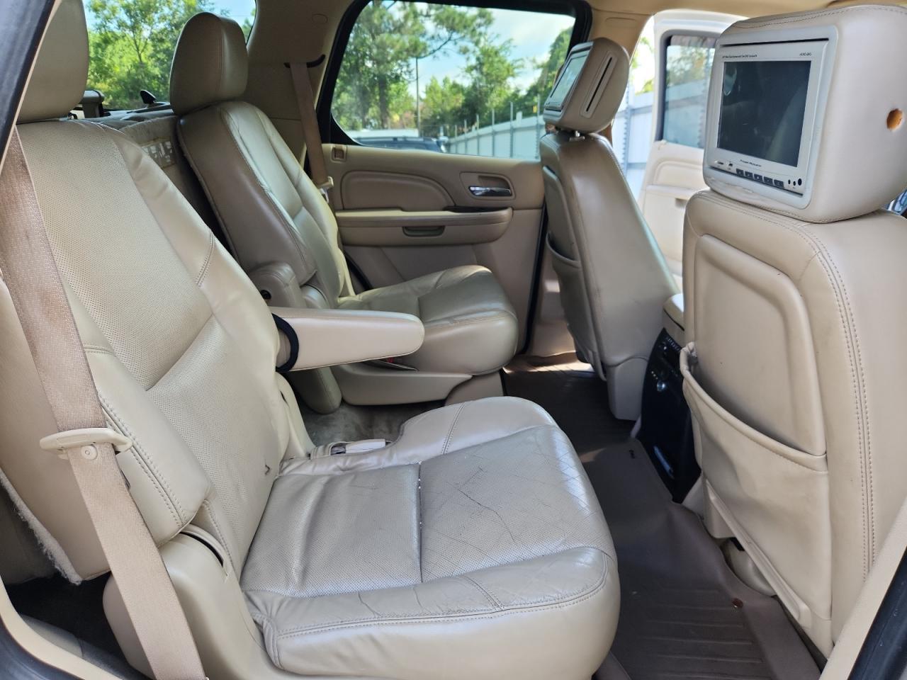 2011 CADILLAC ESCALADE