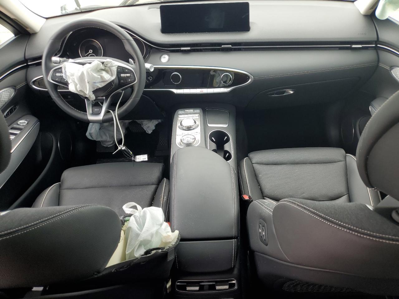 2025 GENESIS GV70