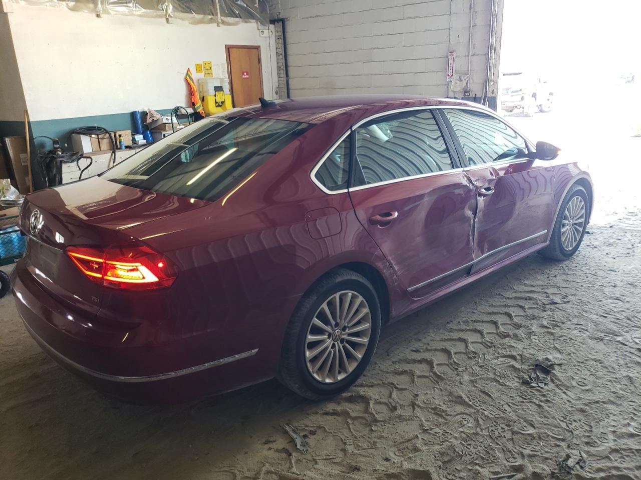 2016 VOLKSWAGEN Passat