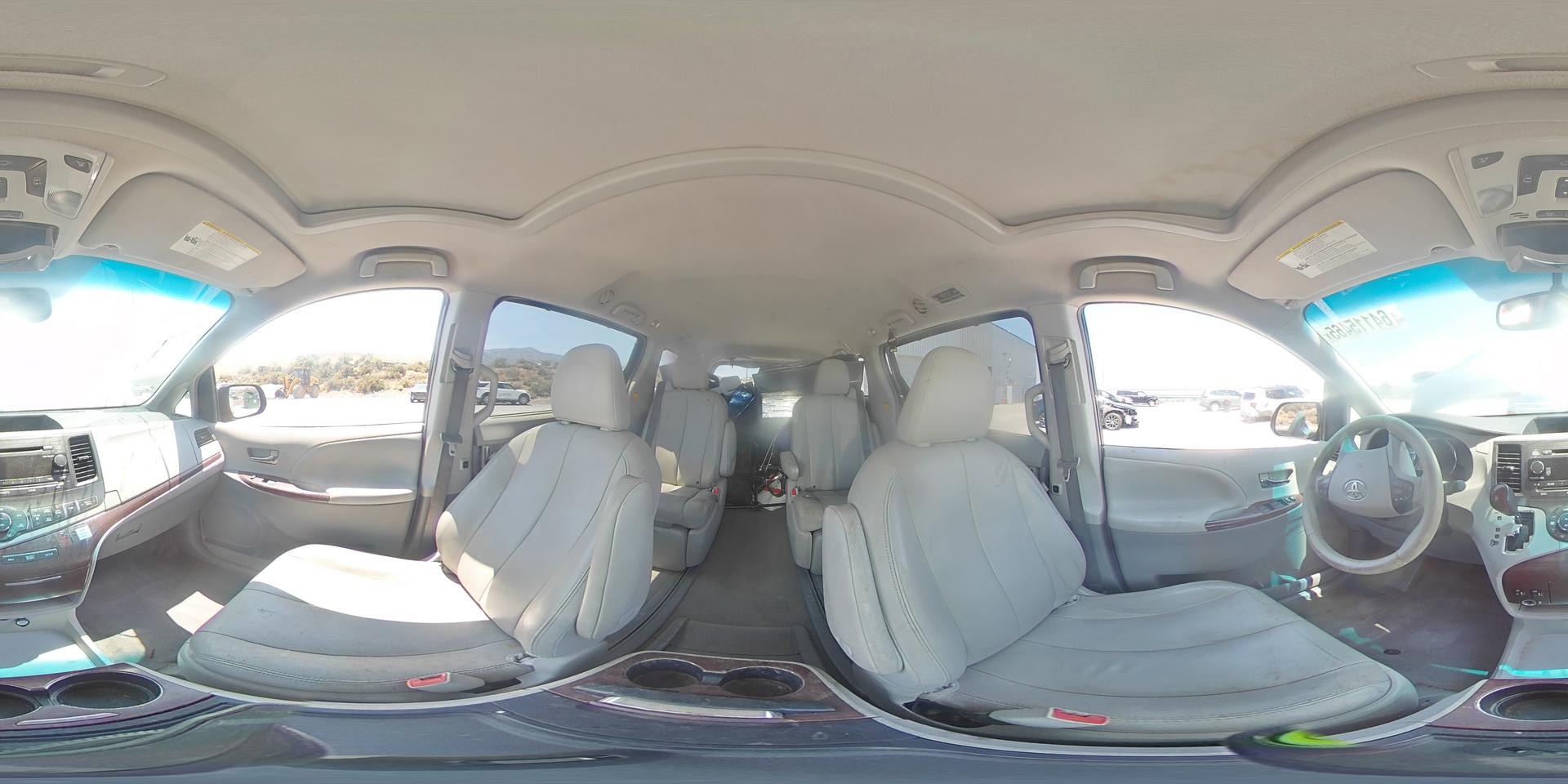 2013 TOYOTA SIENNA