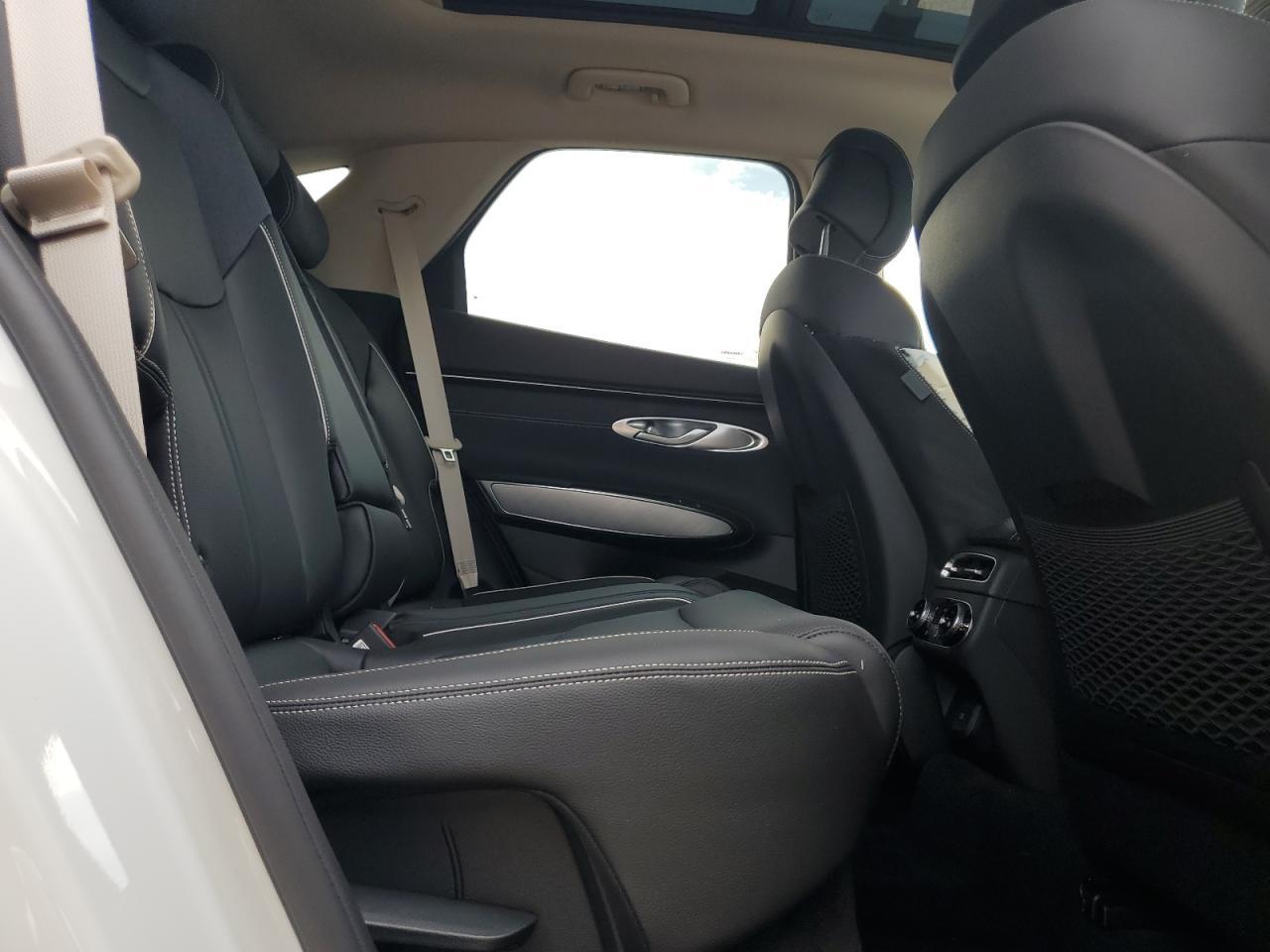 2025 GENESIS GV70