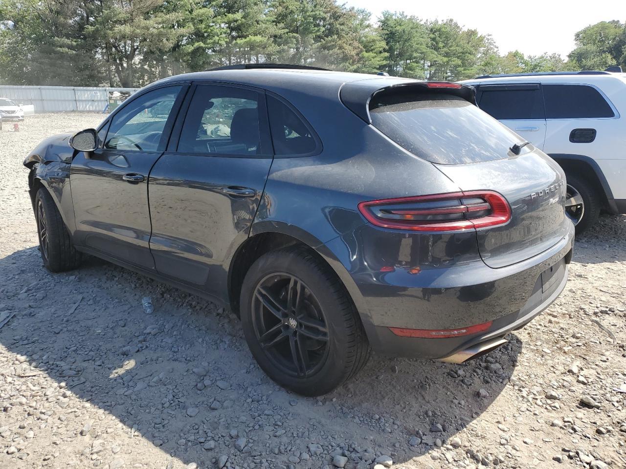 2018 PORSCHE Macan