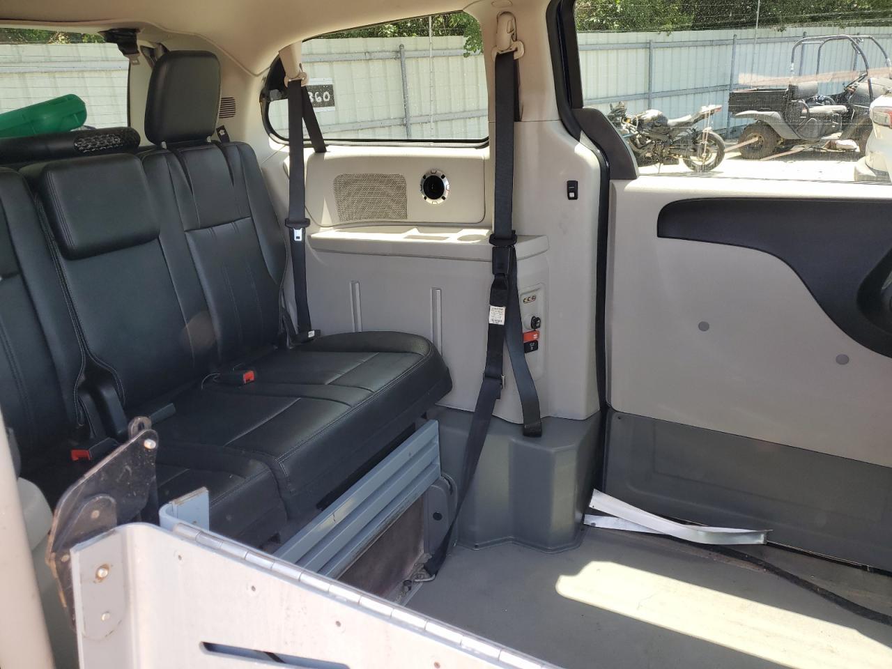 2012 CHRYSLER Town & Country
