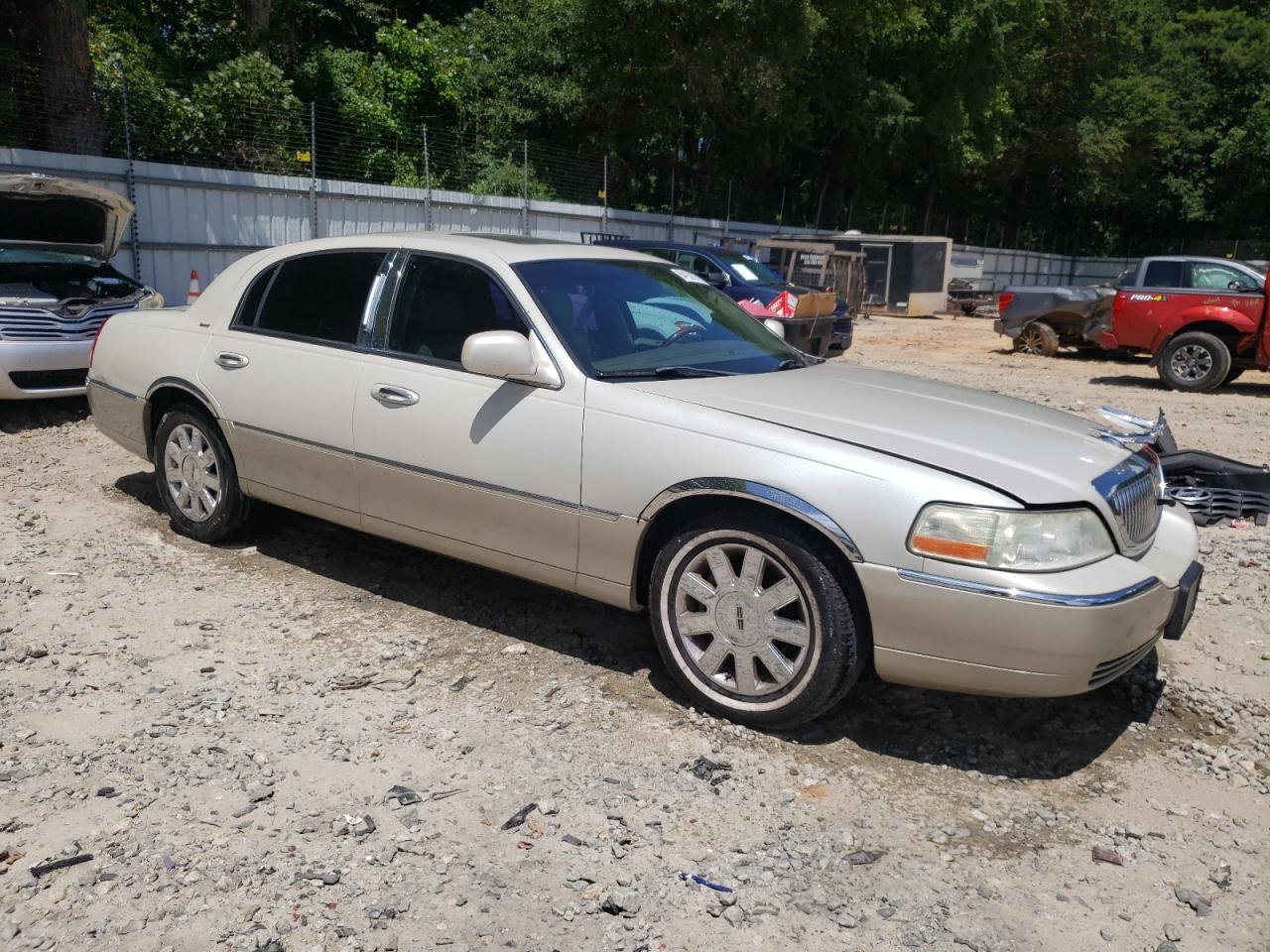 2005 LINCOLN Town Car