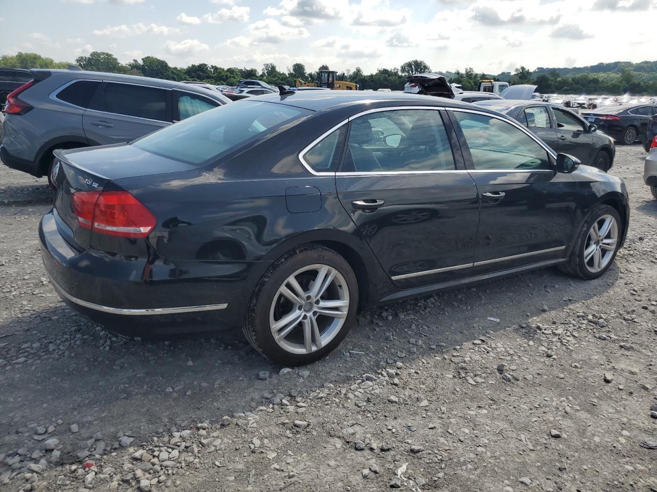 2012 VOLKSWAGEN Passat