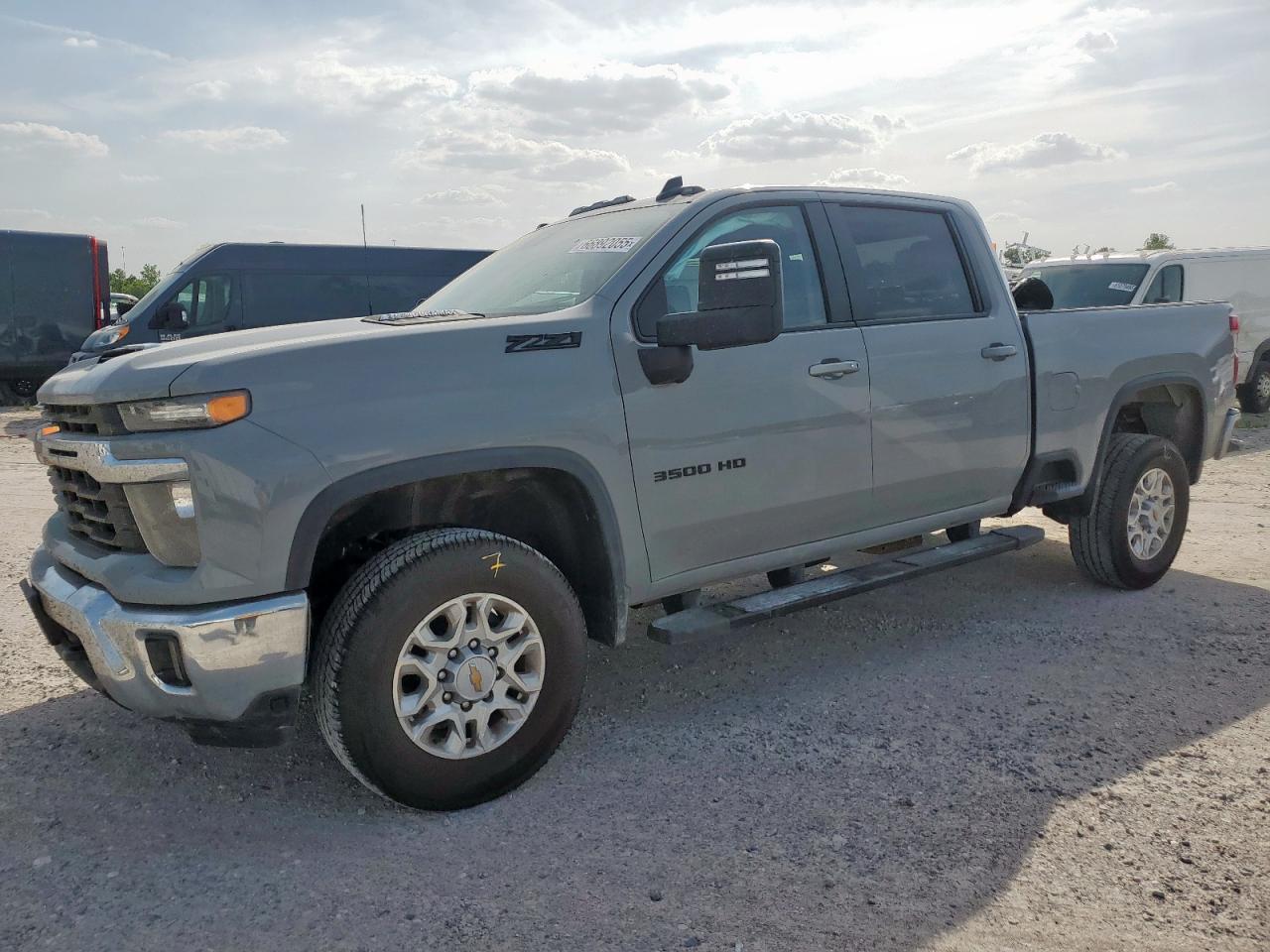 2024 CHEVROLET Silverado