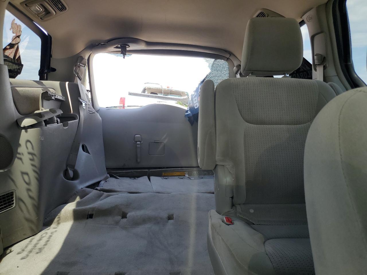 2010 TOYOTA SIENNA