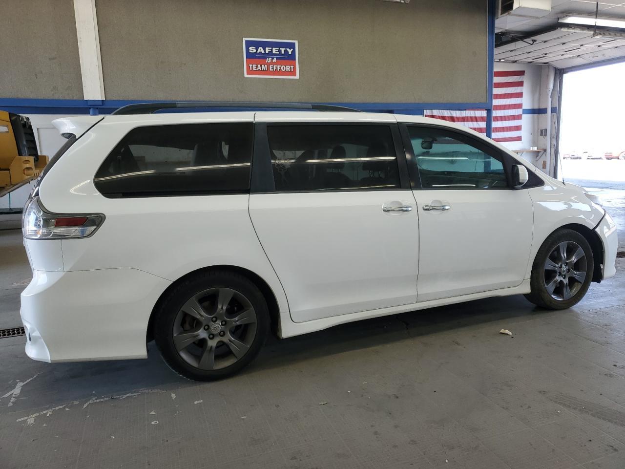 2013 TOYOTA SIENNA