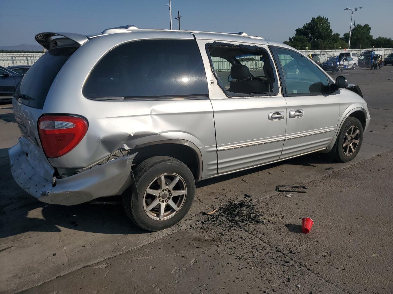 2003 CHRYSLER Town & Country