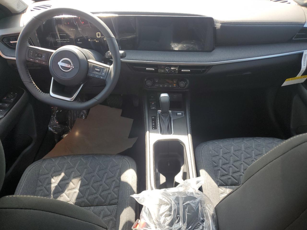 2025 NISSAN KICKS
