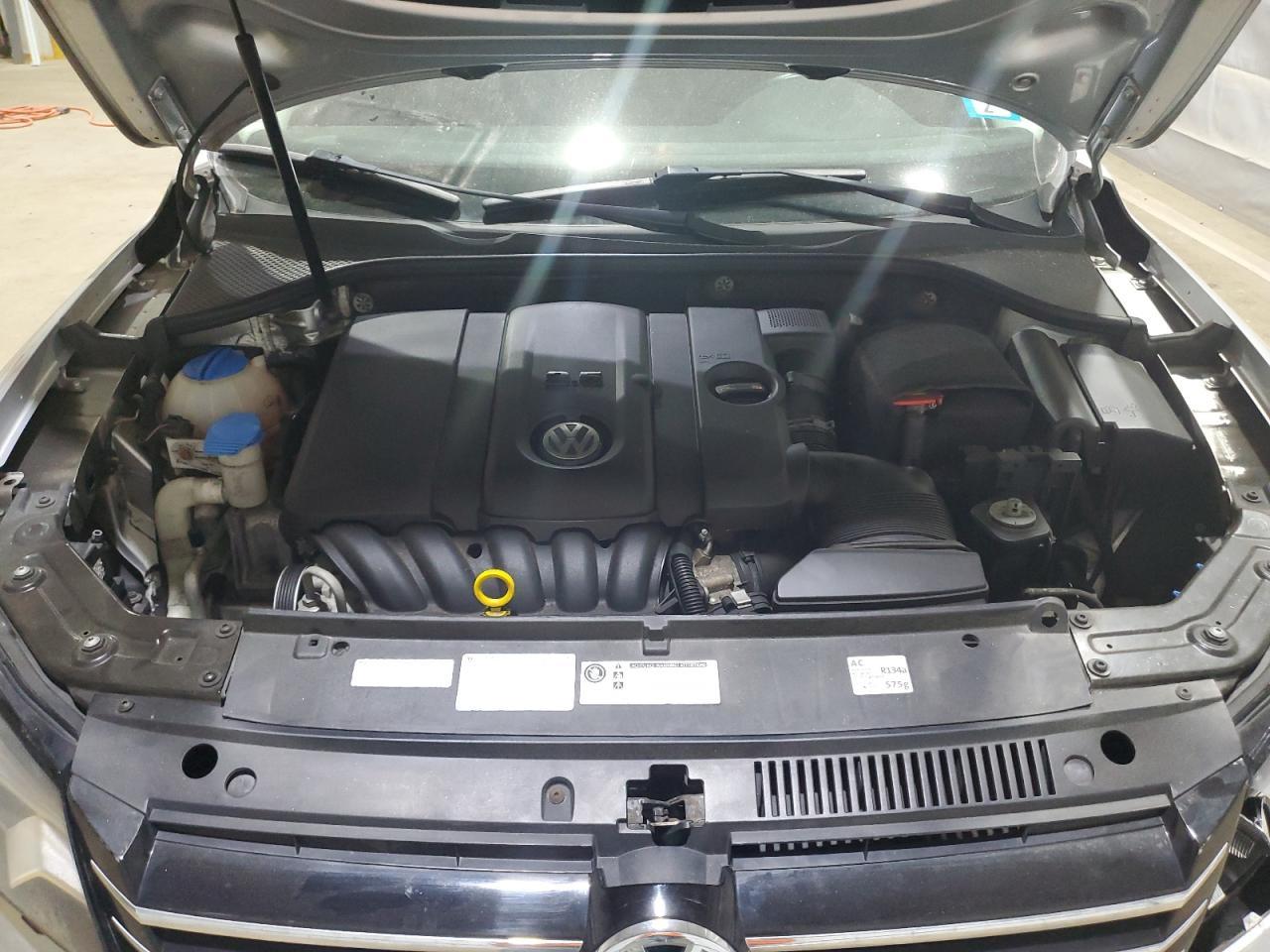 2014 VOLKSWAGEN Passat