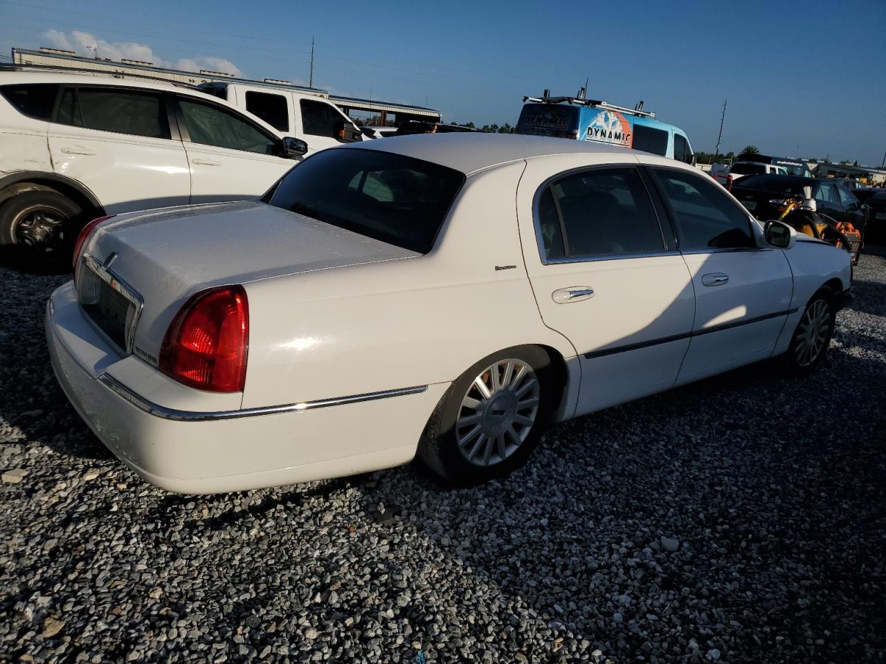 2003 LINCOLN Town Car