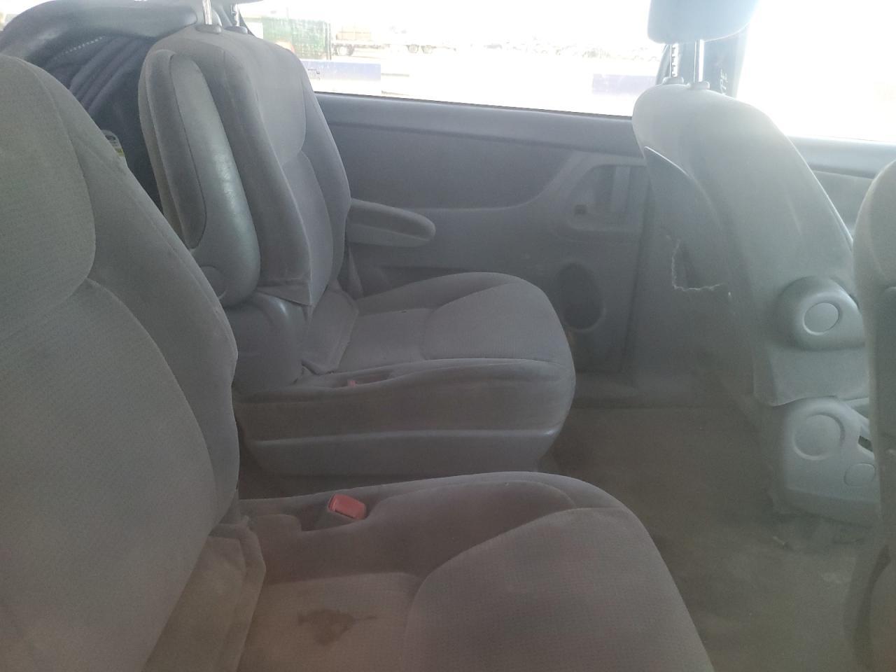 2004 TOYOTA SIENNA