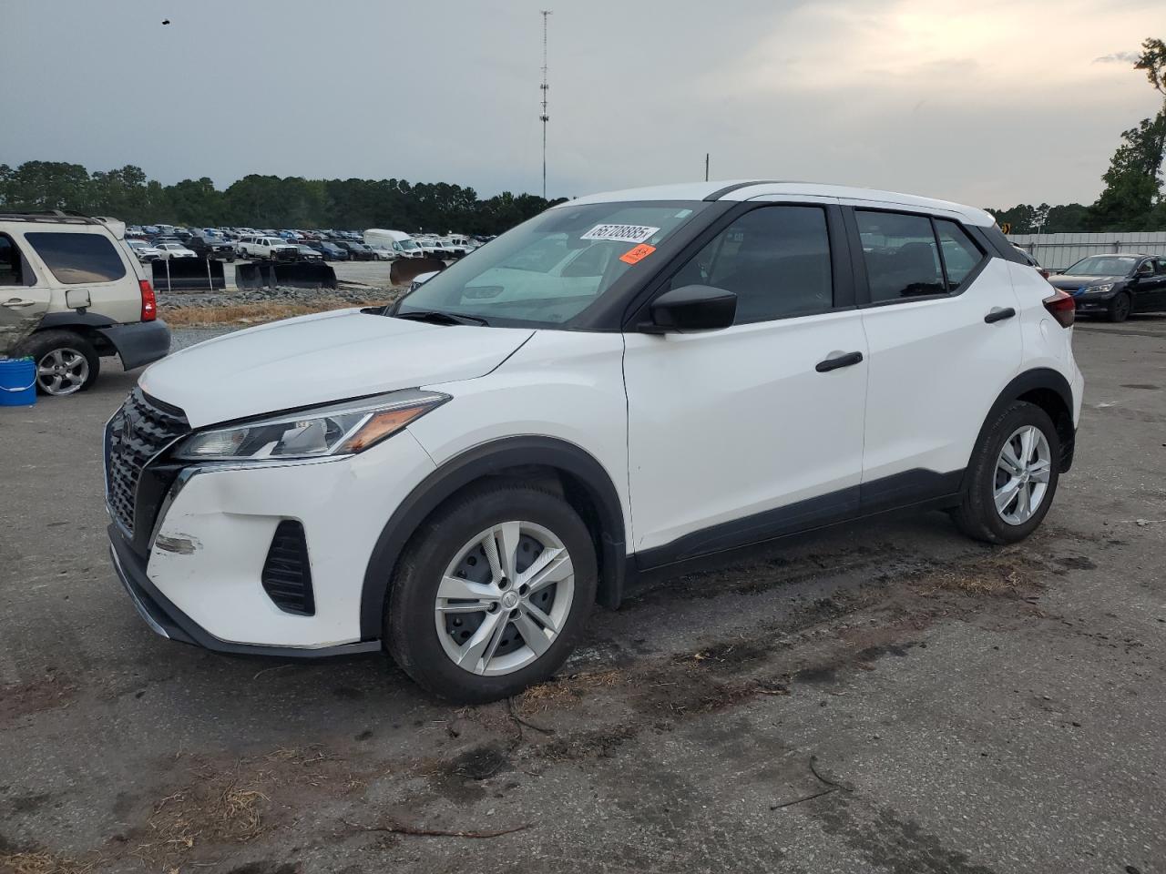 2023 NISSAN KICKS