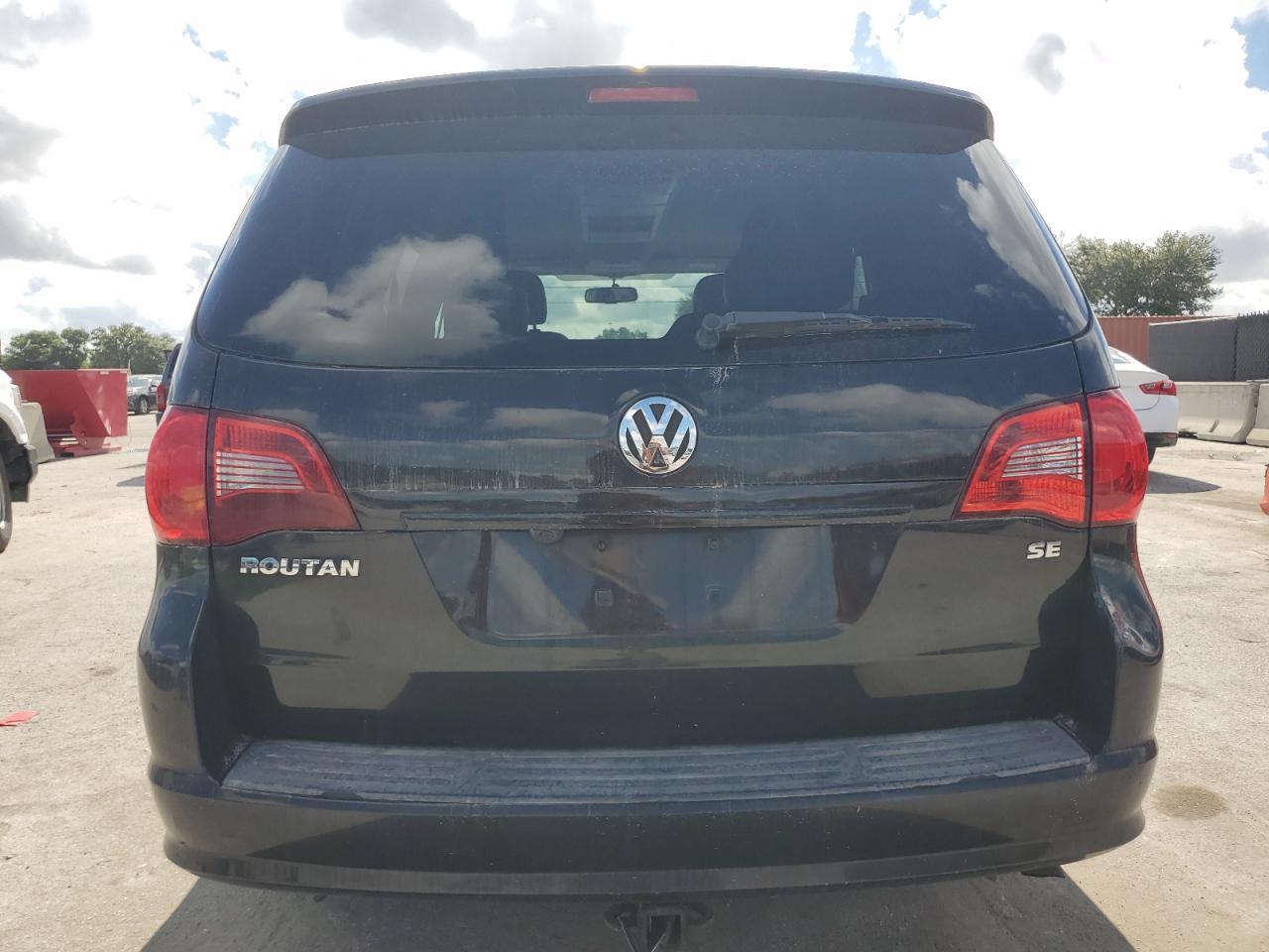 2011 VOLKSWAGEN Routan