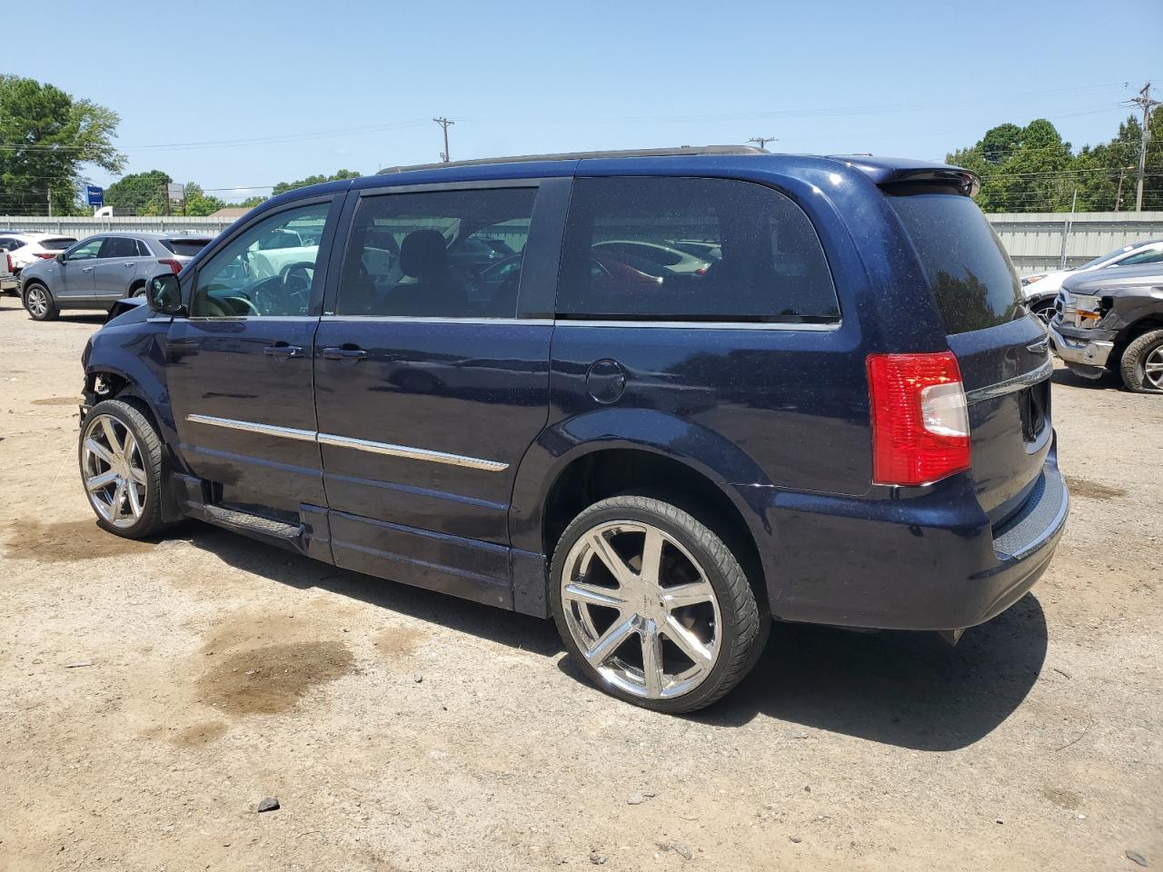 2012 CHRYSLER Town & Country