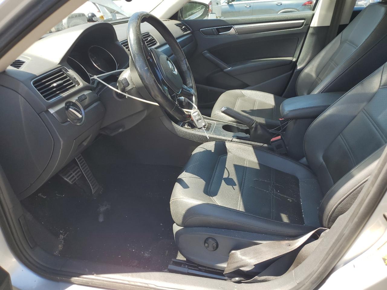 2016 VOLKSWAGEN Passat