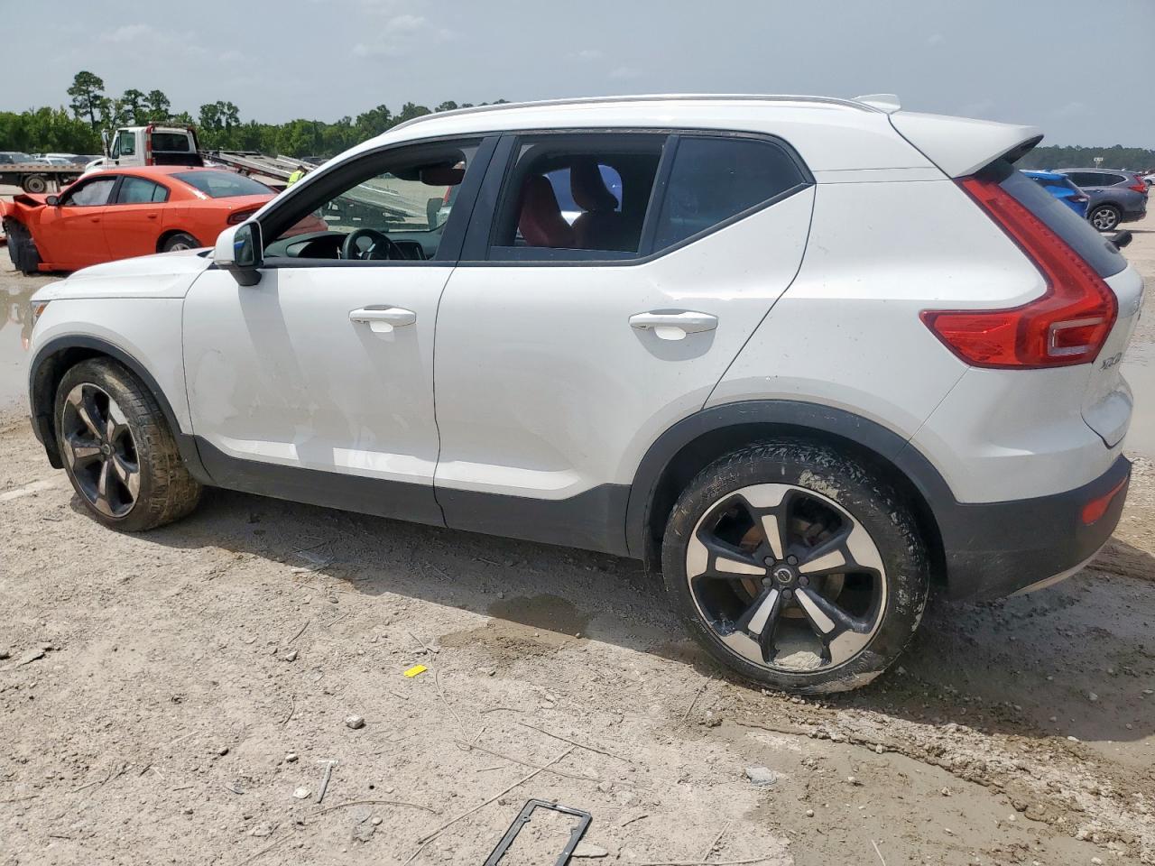 2019 VOLVO XC40