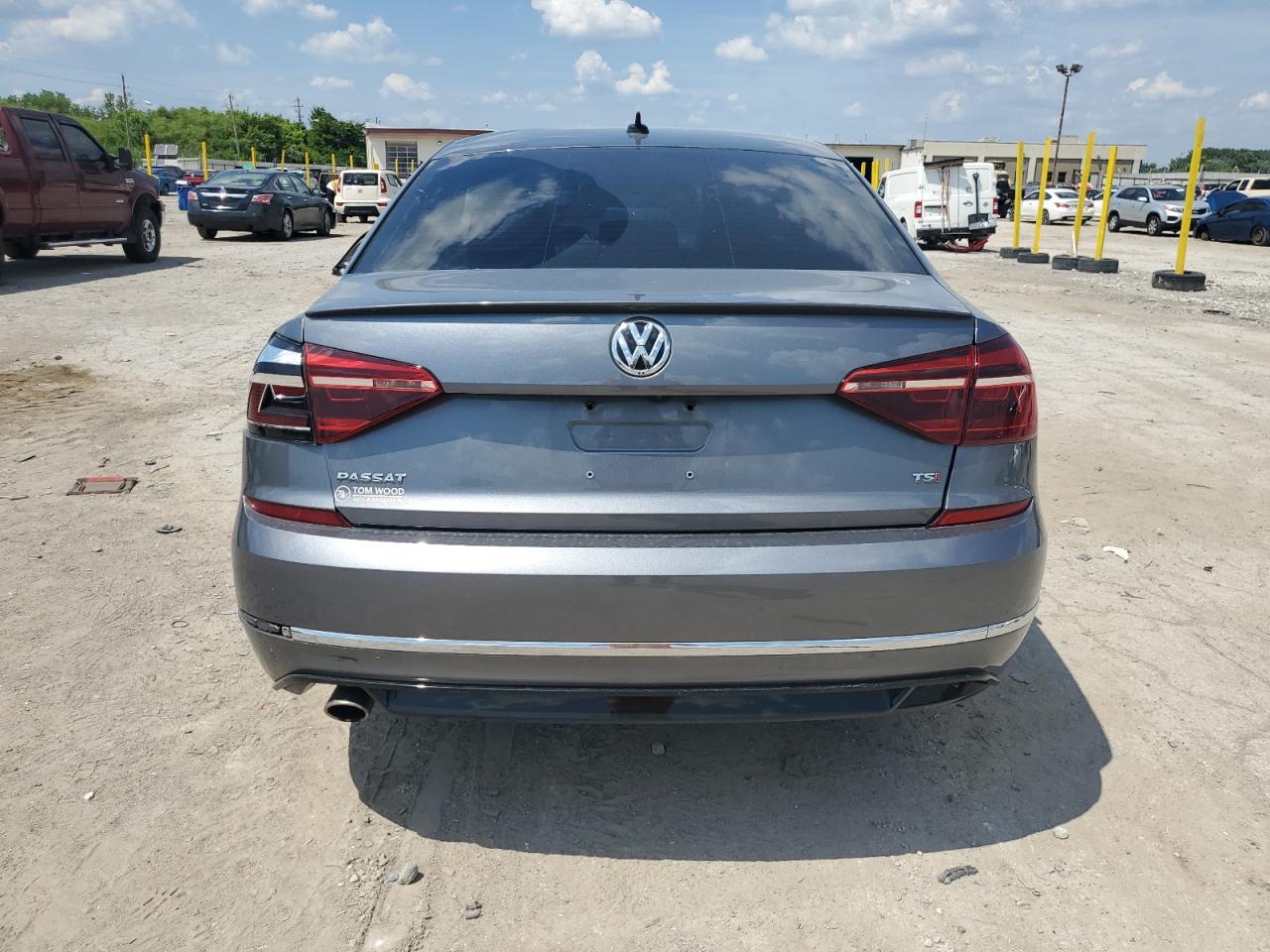2018 VOLKSWAGEN Passat