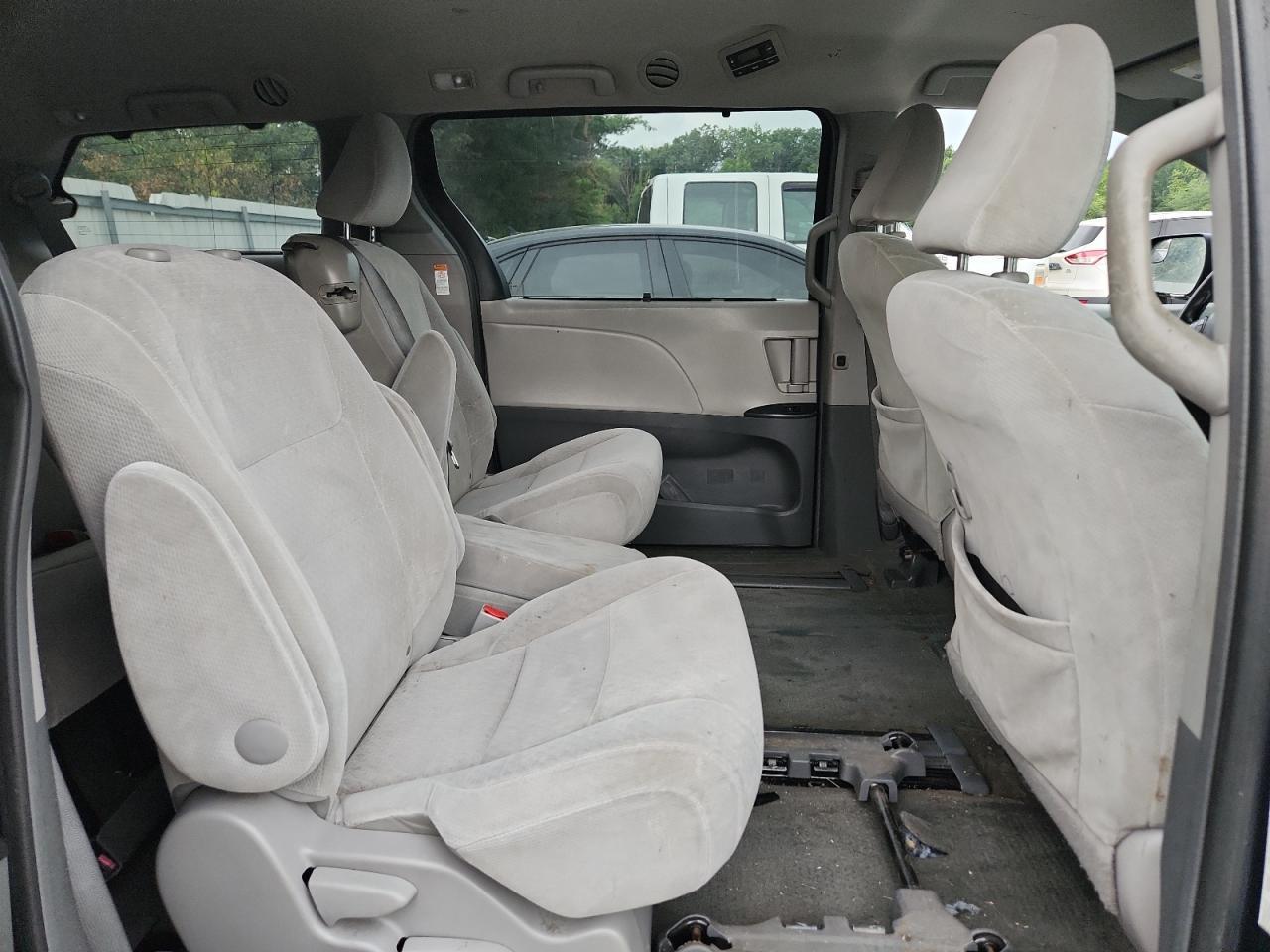 2015 TOYOTA SIENNA