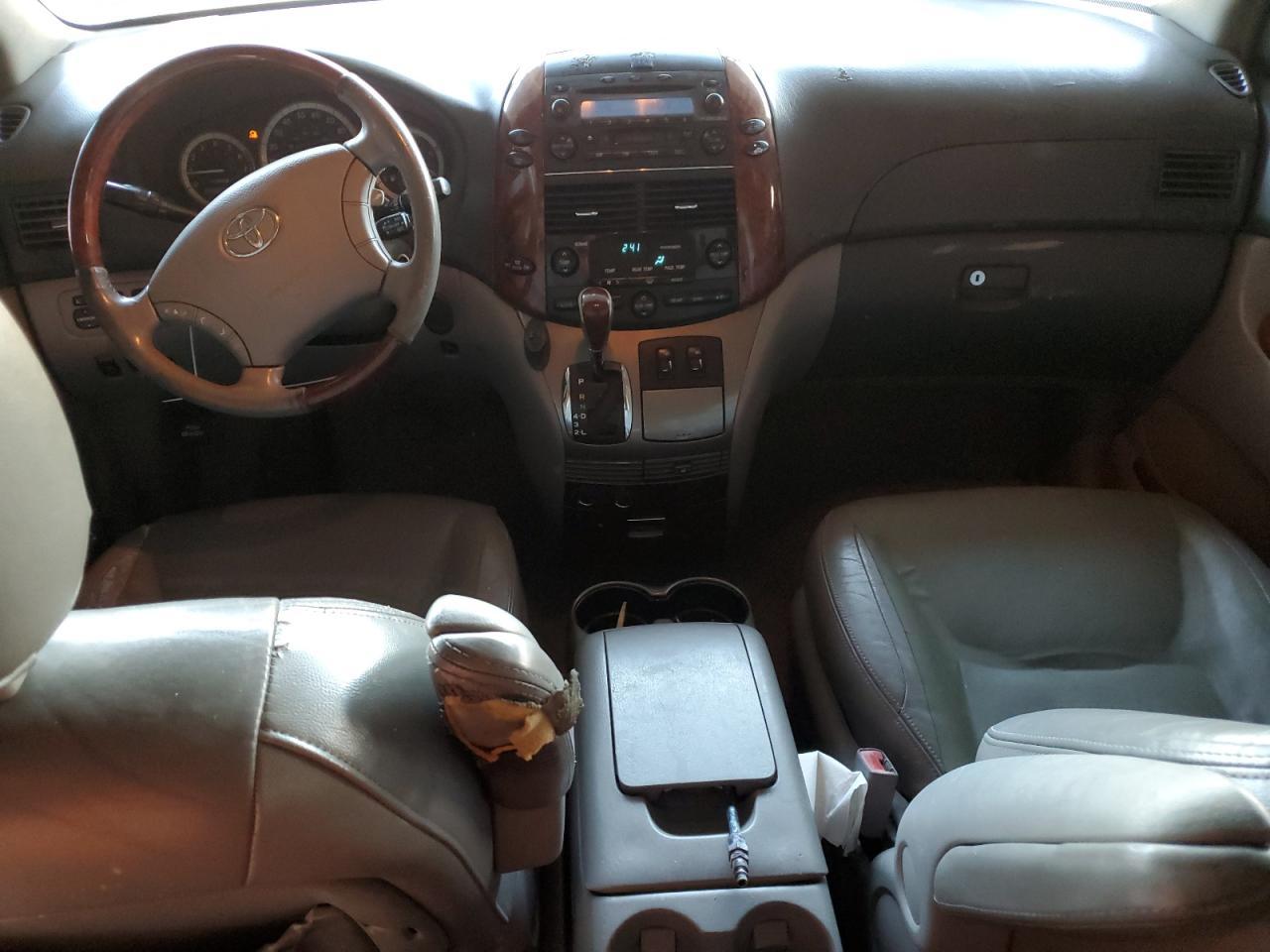 2004 TOYOTA SIENNA