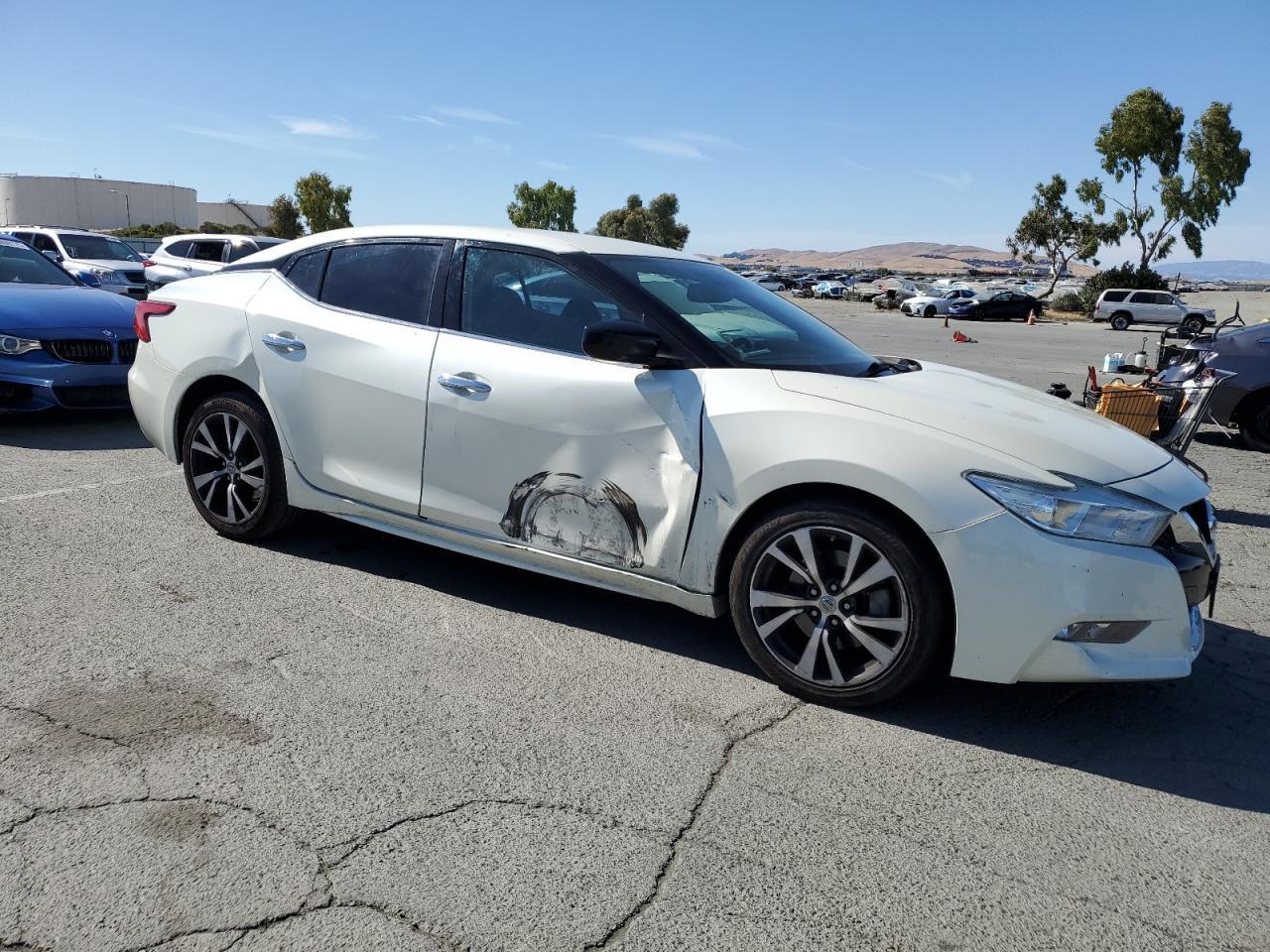 2016 NISSAN Maxima