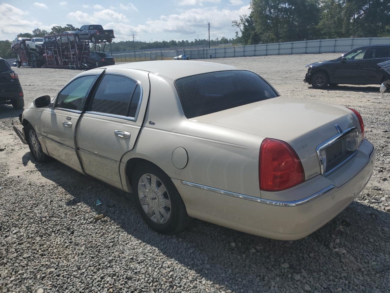 2003 LINCOLN Town Car