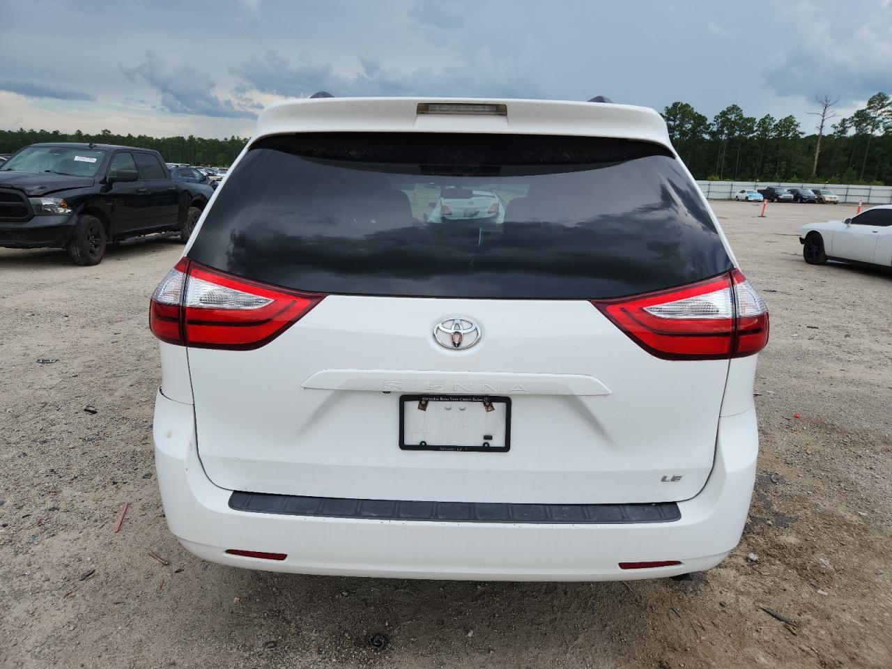 2017 TOYOTA SIENNA