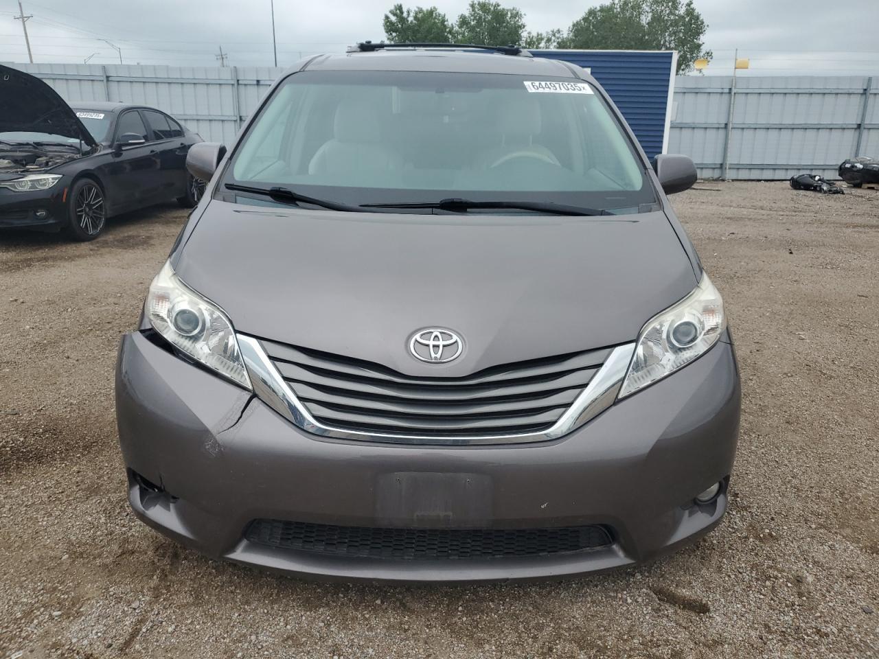 2013 TOYOTA SIENNA